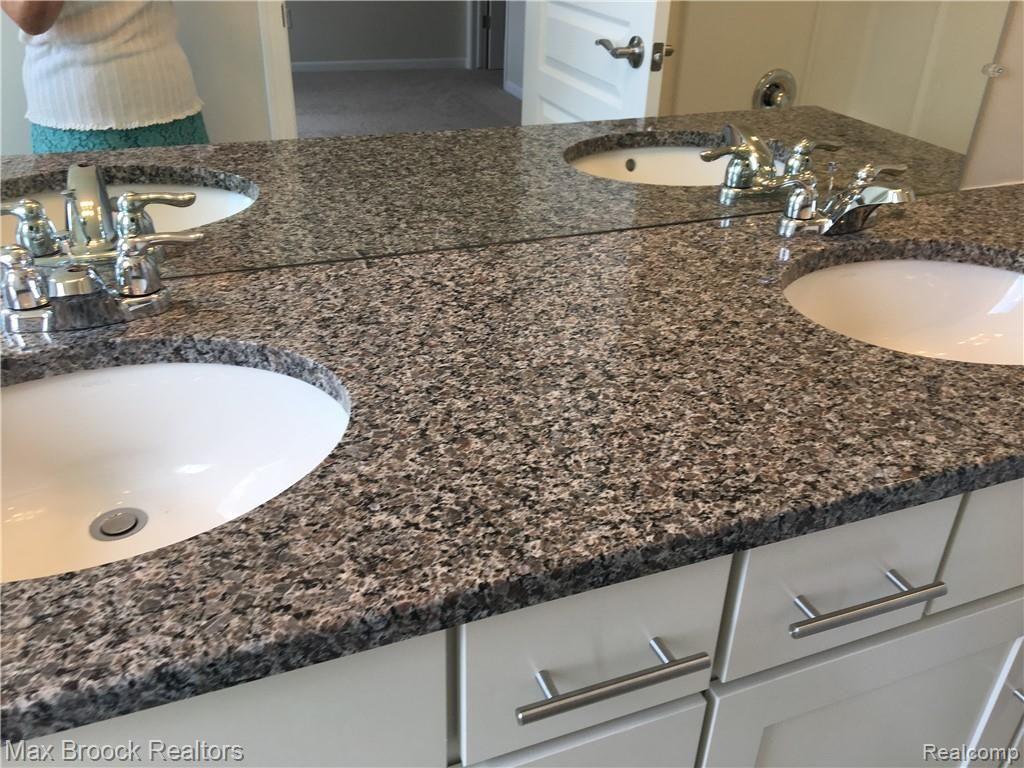 2861 Hartwick Drive, Unit 132 Rochester, MI 48307 - Photo 16 of 24