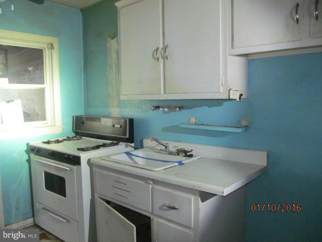 2464 Terra Firma Road Baltimore, MD 21225 - Photo 2 of 11 Kitchen