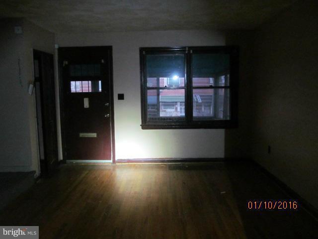 2464 Terra Firma Road Baltimore, MD 21225 - Photo 3 of 11 Living Room