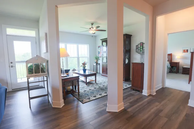 $729,900 | N28W25158 Pkwy Rdg Circle, Unit B, Pewaukee, WI 53072