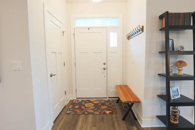 $729,900 | N28W25158 Pkwy Rdg Circle, Unit B, Pewaukee, WI 53072