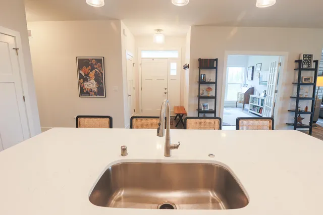 $729,900 | N28W25158 Pkwy Rdg Circle, Unit B, Pewaukee, WI 53072