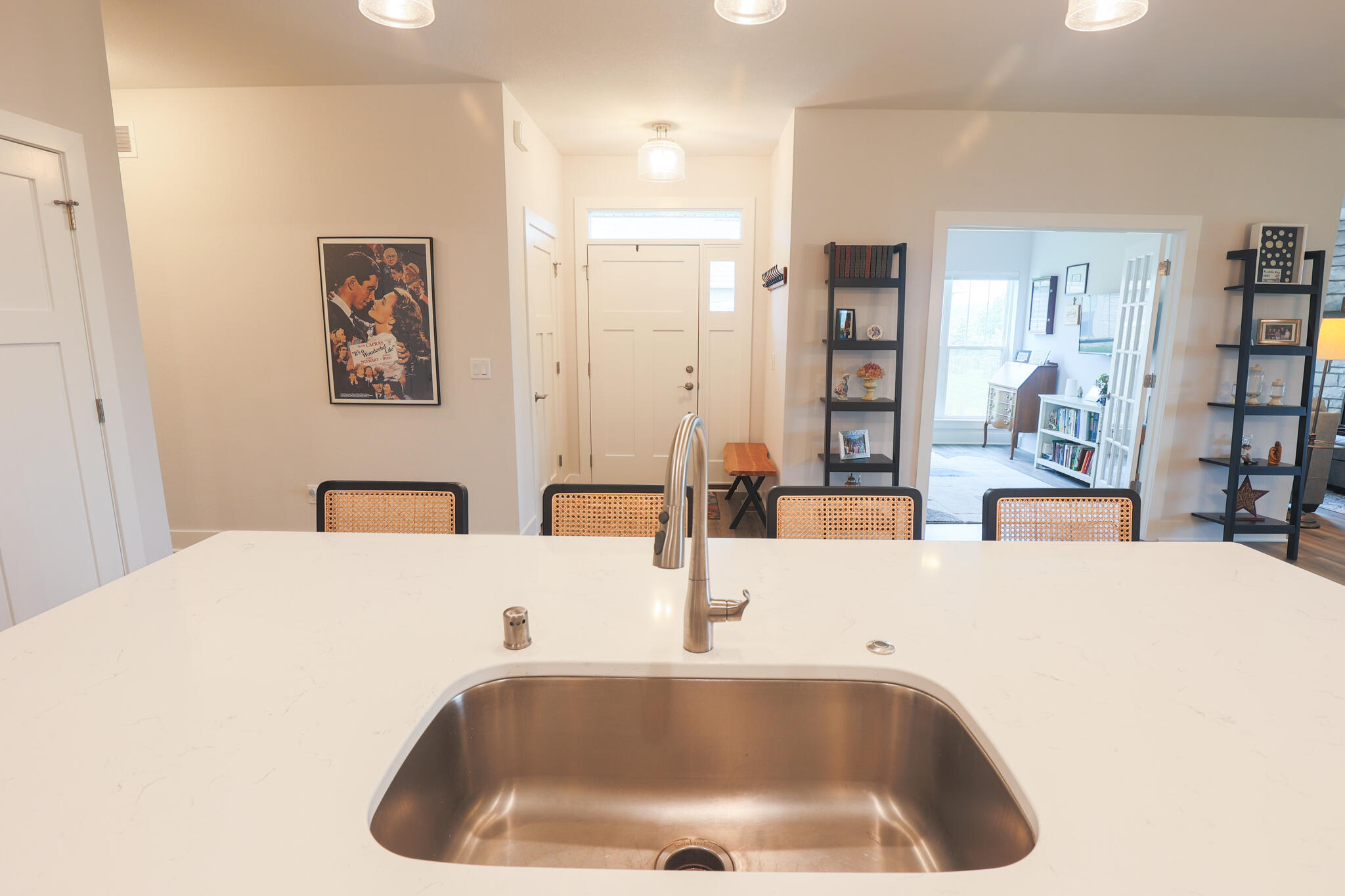 N28W25158 Pkwy Rdg Circle, Unit B Pewaukee, WI 53072 - Photo 15 of 86 Kitchen and Front Door