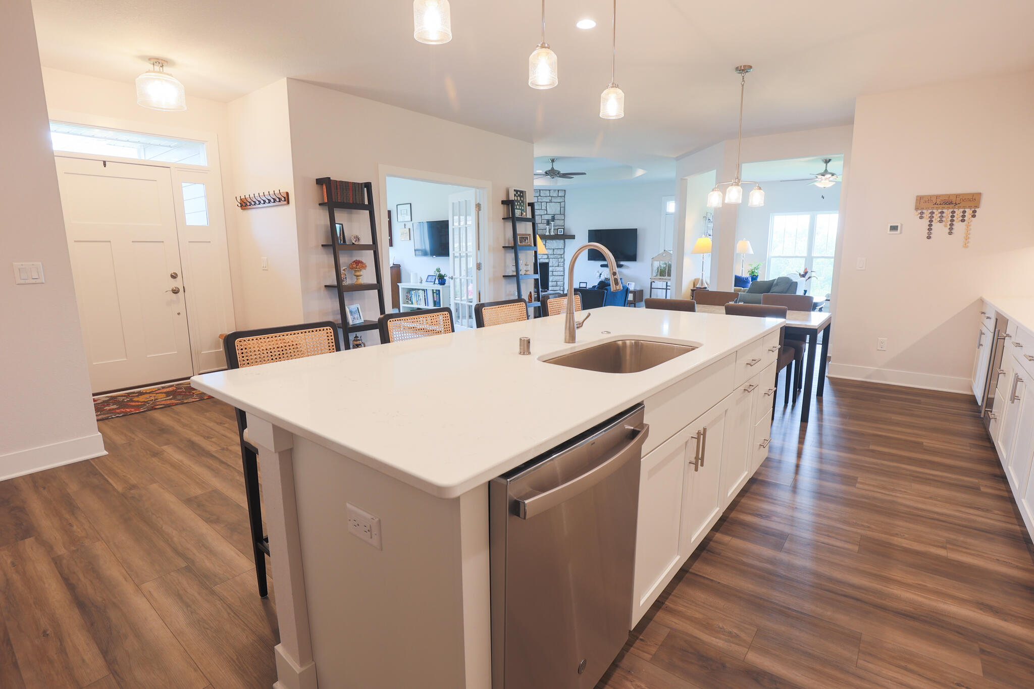 N28W25158 Pkwy Rdg Circle, Unit B Pewaukee, WI 53072 - Photo 16 of 86 Kitchen