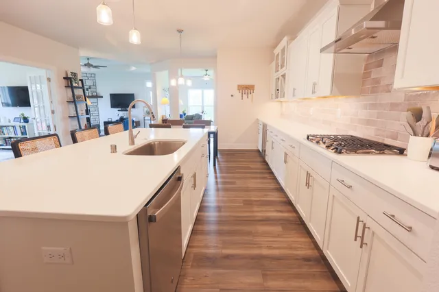 $729,900 | N28W25158 Pkwy Rdg Circle, Unit B, Pewaukee, WI 53072