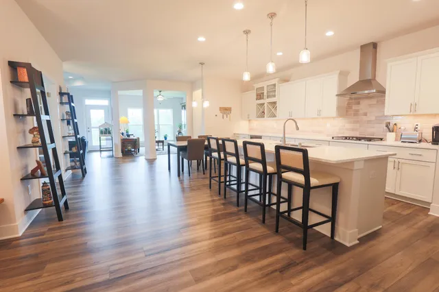 $729,900 | N28W25158 Pkwy Rdg Circle, Unit B, Pewaukee, WI 53072