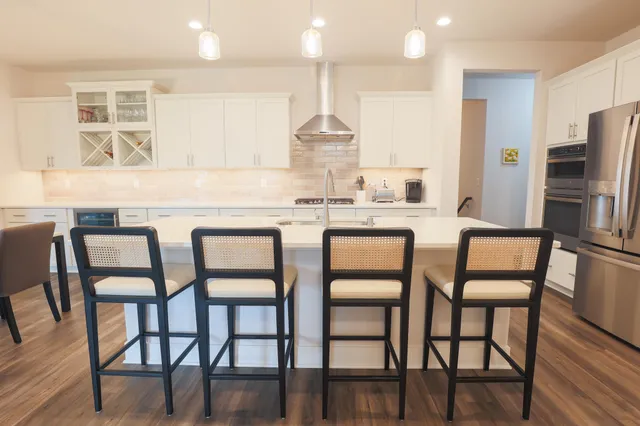 $729,900 | N28W25158 Pkwy Rdg Circle, Unit B, Pewaukee, WI 53072