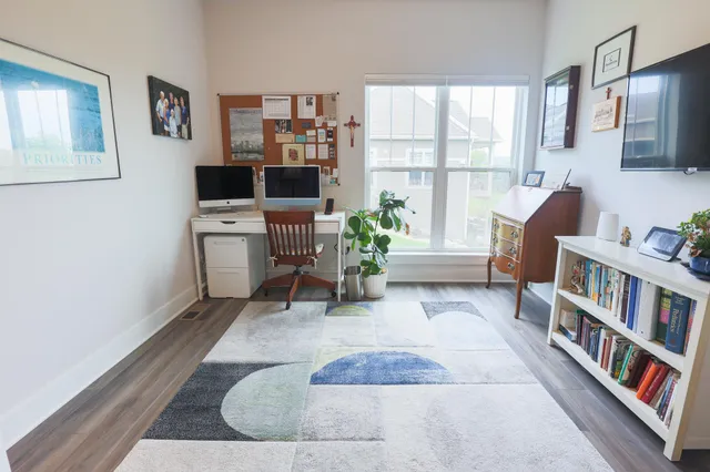 $729,900 | N28W25158 Pkwy Rdg Circle, Unit B, Pewaukee, WI 53072