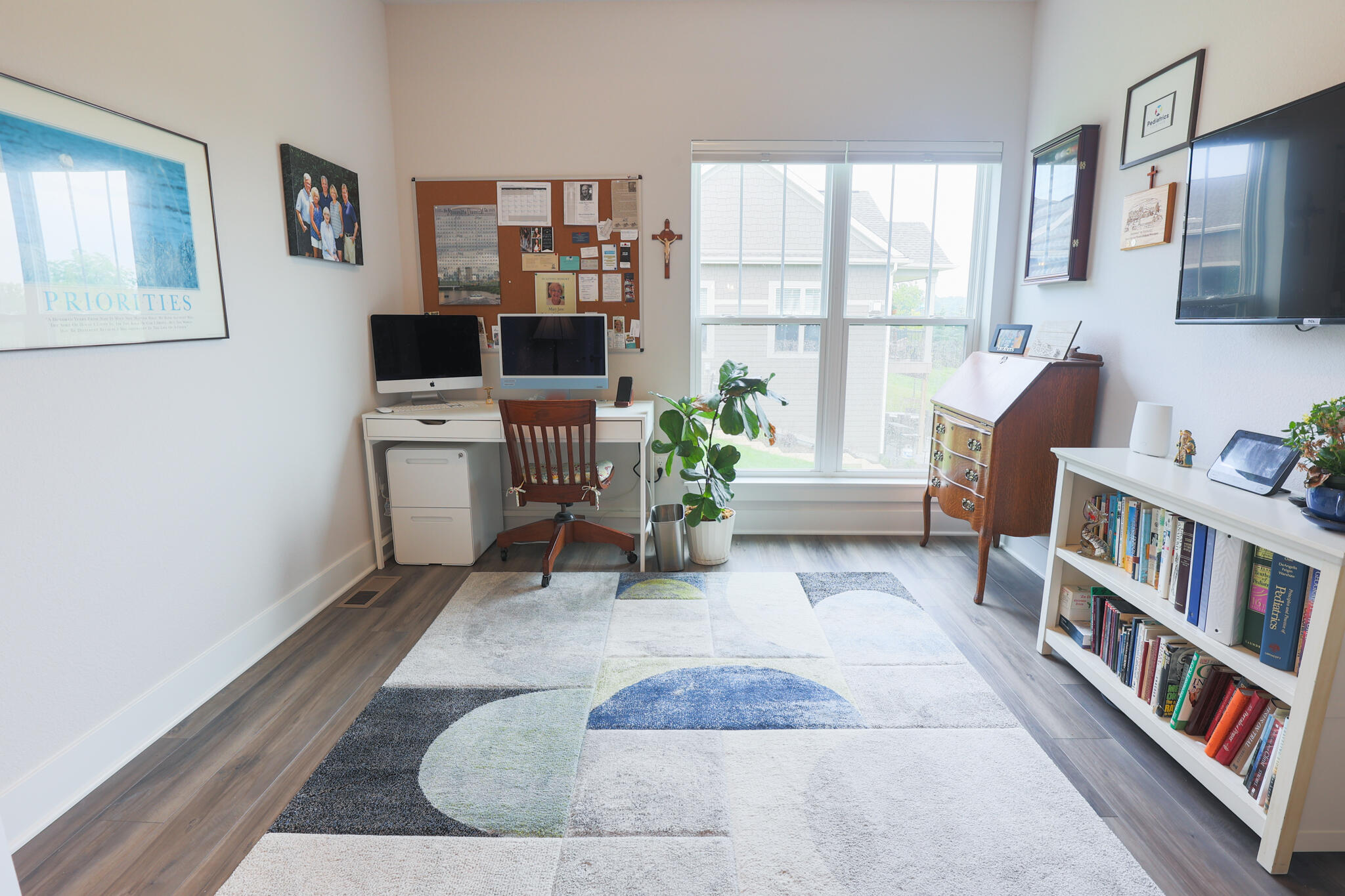N28W25158 Pkwy Rdg Circle, Unit B Pewaukee, WI 53072 - Photo 25 of 86 Den with glass French Doors