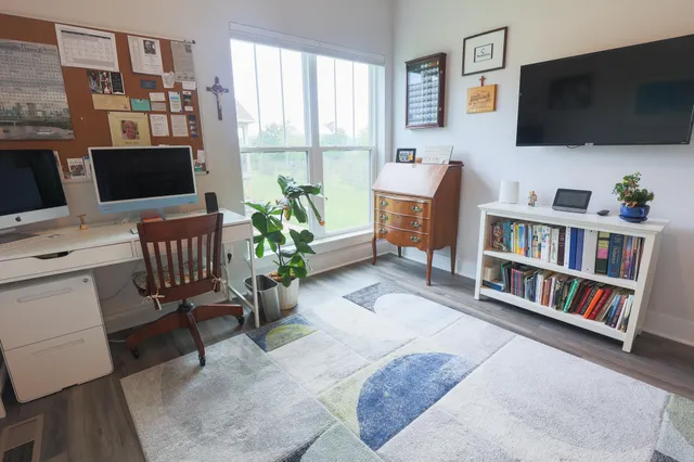 $729,900 | N28W25158 Pkwy Rdg Circle, Unit B, Pewaukee, WI 53072