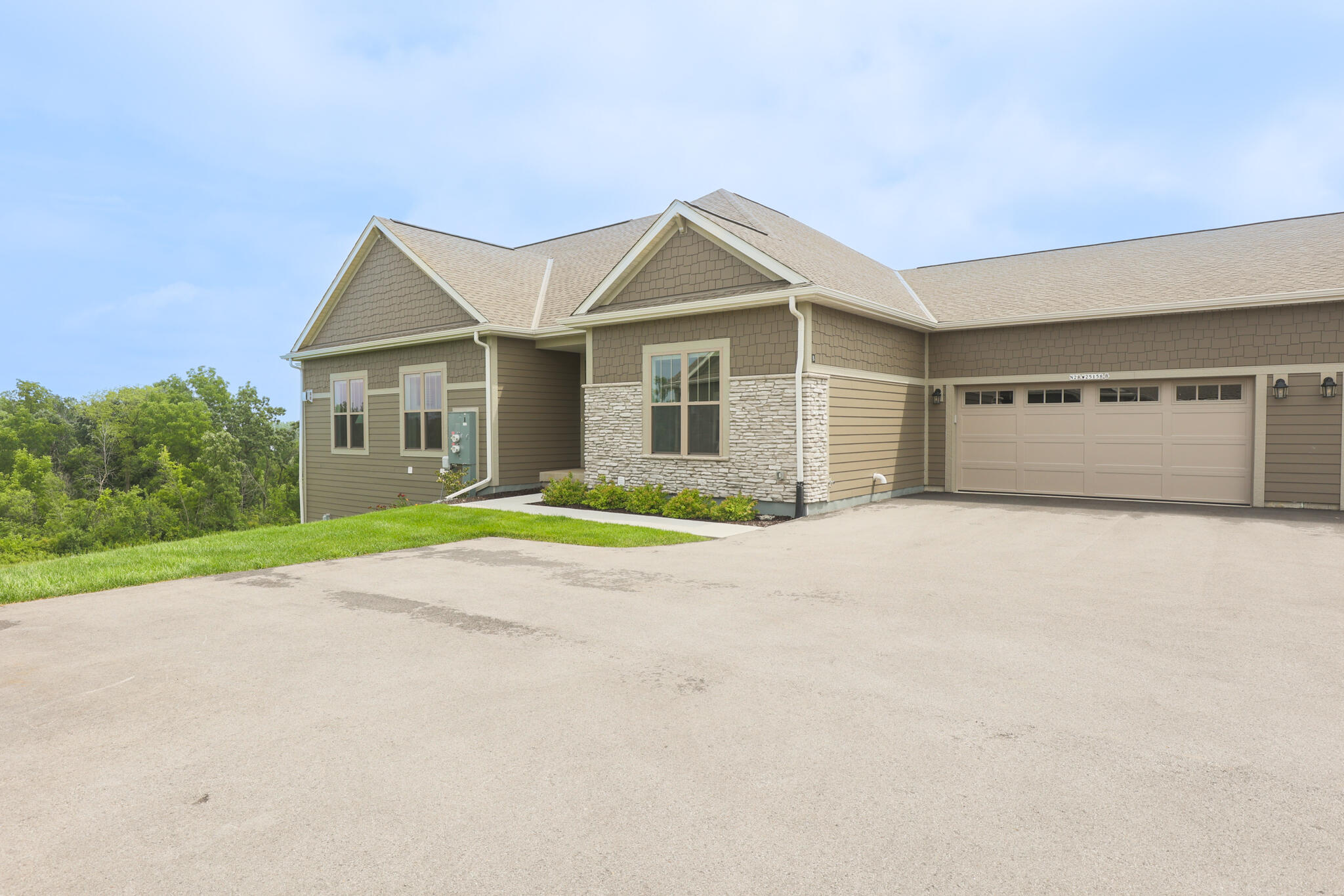 N28W25158 Pkwy Rdg Circle, Unit B Pewaukee, WI 53072 - Photo 2 of 86 Private Entrance and 2 car garage