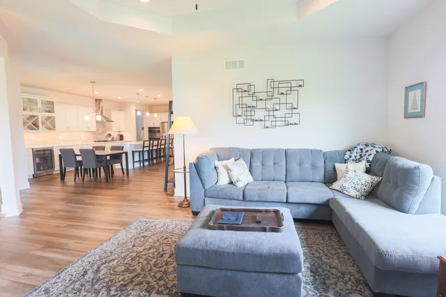 $729,900 | N28W25158 Pkwy Rdg Circle, Unit B, Pewaukee, WI 53072