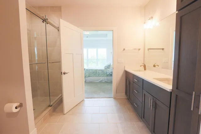 $729,900 | N28W25158 Pkwy Rdg Circle, Unit B, Pewaukee, WI 53072