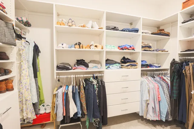 $729,900 | N28W25158 Pkwy Rdg Circle, Unit B, Pewaukee, WI 53072