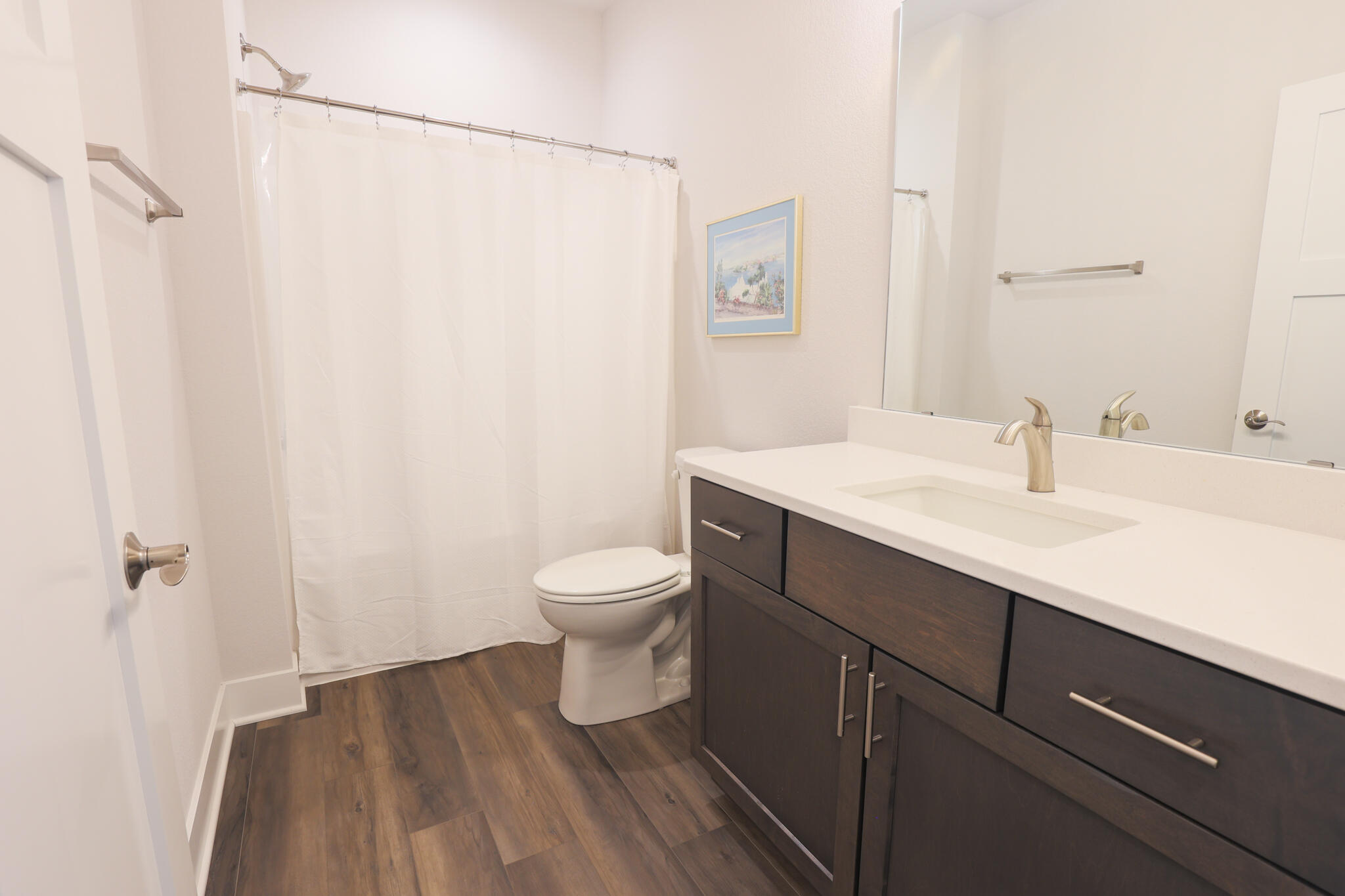 N28W25158 Pkwy Rdg Circle, Unit B Pewaukee, WI 53072 - Photo 41 of 86 Main Floor Bathroom 2