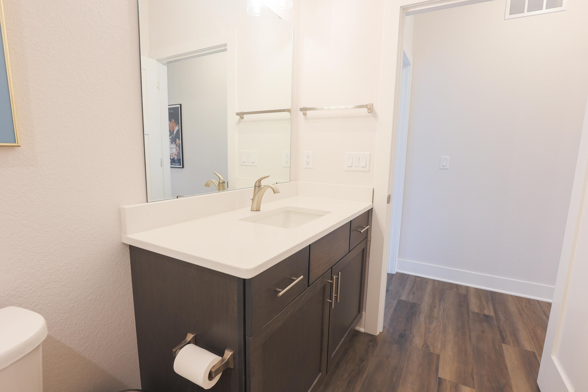 N28W25158 Pkwy Rdg Circle, Unit B Pewaukee, WI 53072 - Photo 42 of 86 Main Floor Bathroom 2