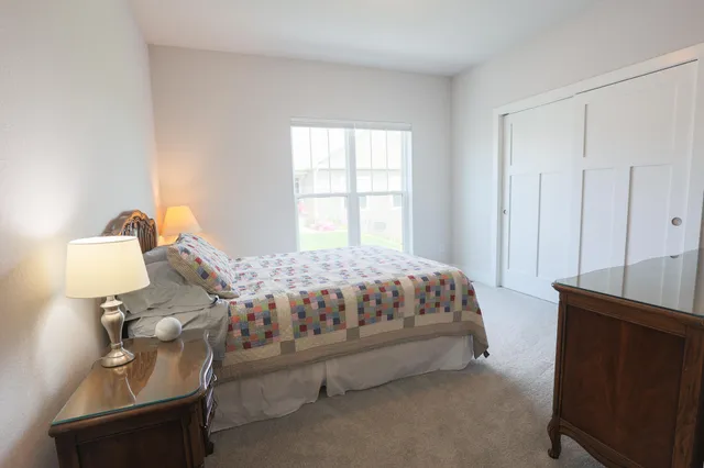 $729,900 | N28W25158 Pkwy Rdg Circle, Unit B, Pewaukee, WI 53072