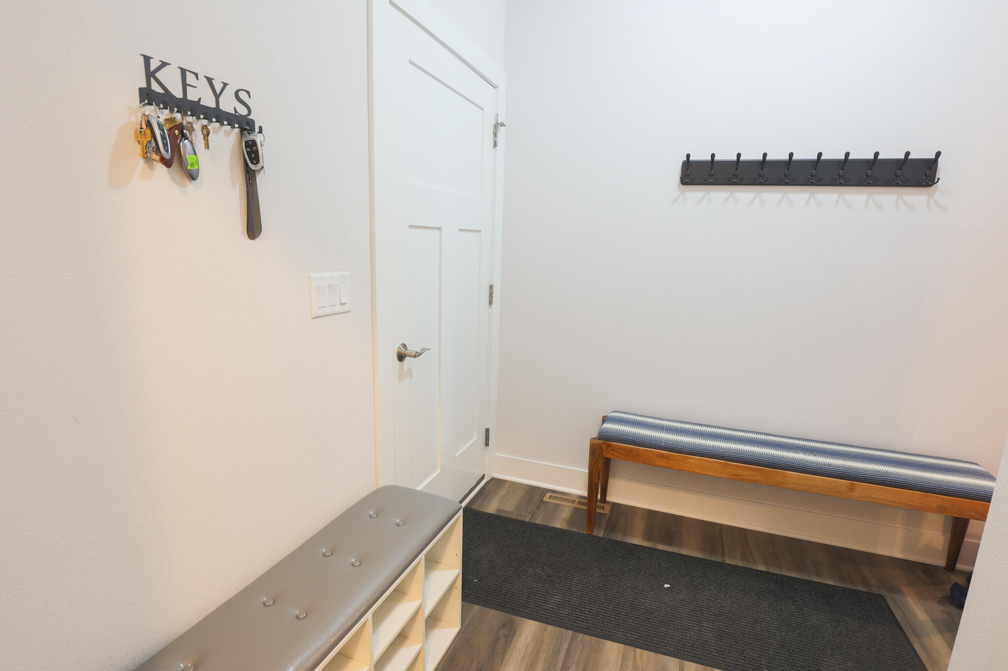 N28W25158 Pkwy Rdg Circle, Unit B Pewaukee, WI 53072 - Photo 47 of 86 Entrance from Garage