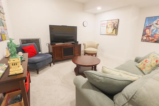 $729,900 | N28W25158 Pkwy Rdg Circle, Unit B, Pewaukee, WI 53072