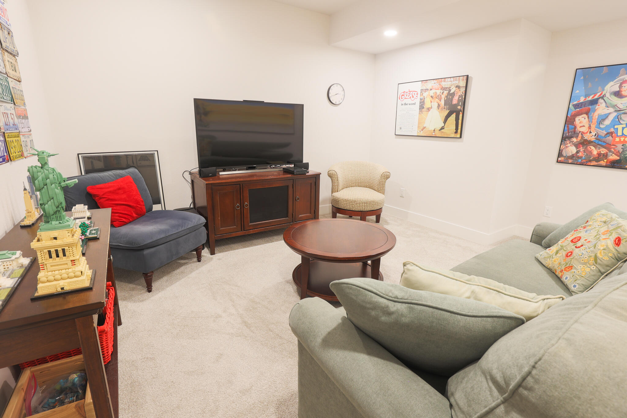 N28W25158 Pkwy Rdg Circle, Unit B Pewaukee, WI 53072 - Photo 49 of 86 Lower Level Game Room