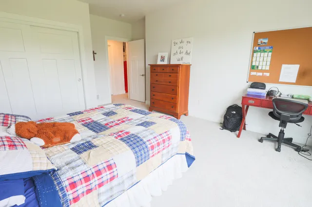 $729,900 | N28W25158 Pkwy Rdg Circle, Unit B, Pewaukee, WI 53072