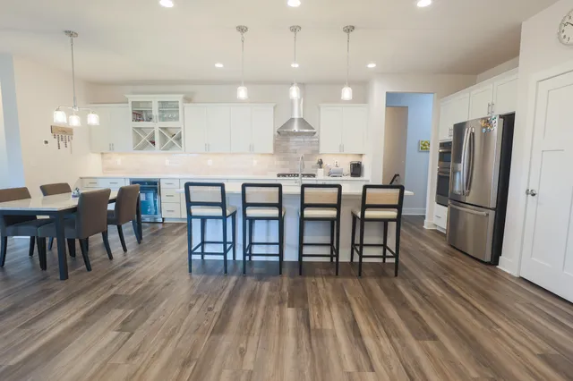 $729,900 | N28W25158 Pkwy Rdg Circle, Unit B, Pewaukee, WI 53072