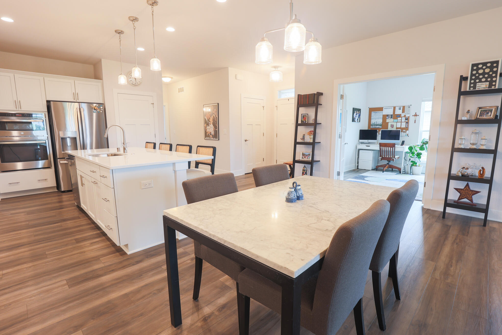 N28W25158 Pkwy Rdg Circle, Unit B Pewaukee, WI 53072 - Photo 5 of 86 Kitchen