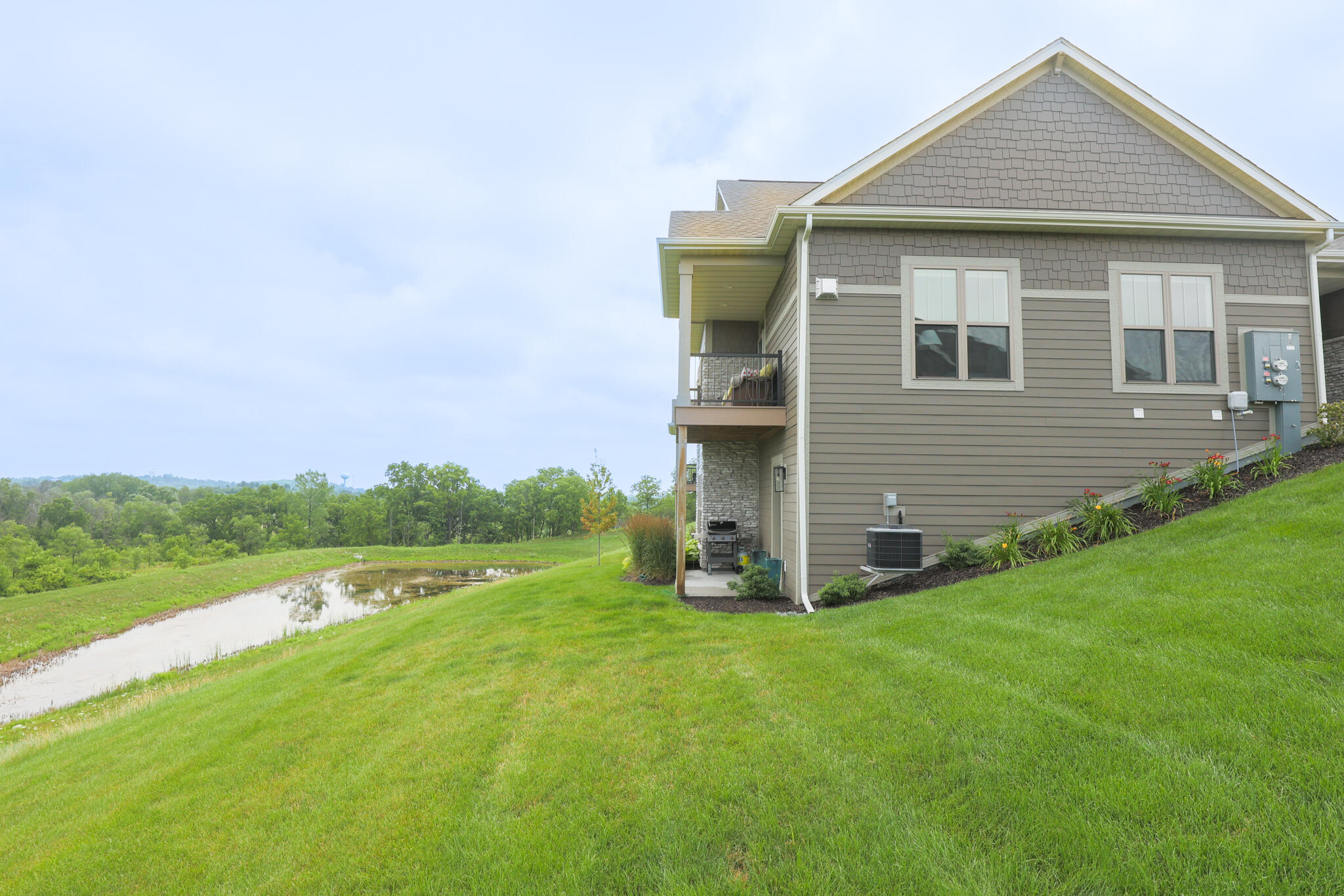 N28W25158 Pkwy Rdg Circle, Unit B Pewaukee, WI 53072 - Photo 69 of 86 Exterior