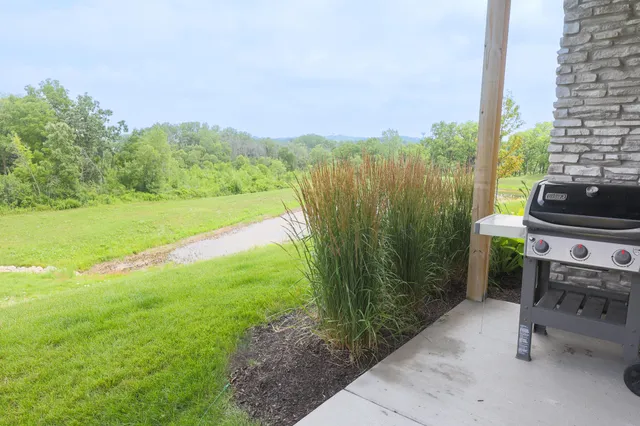 $729,900 | N28W25158 Pkwy Rdg Circle, Unit B, Pewaukee, WI 53072