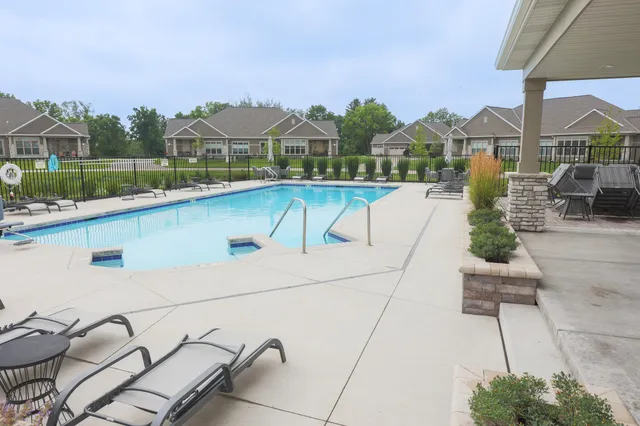 $729,900 | N28W25158 Pkwy Rdg Circle, Unit B, Pewaukee, WI 53072