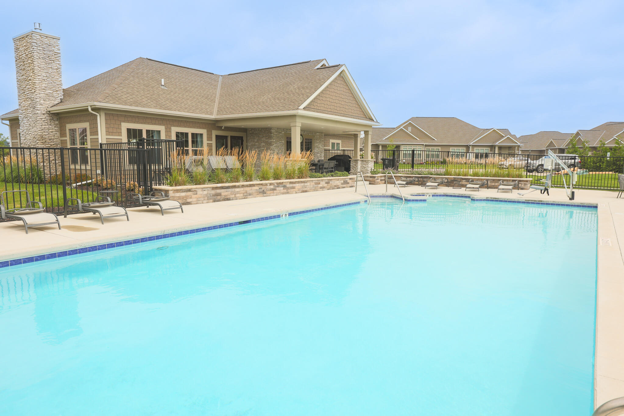 N28W25158 Pkwy Rdg Circle, Unit B Pewaukee, WI 53072 - Photo 76 of 86 Community Pool