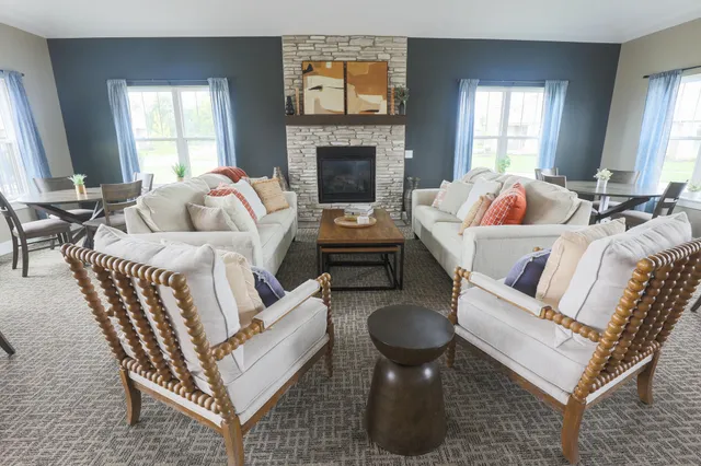 $729,900 | N28W25158 Pkwy Rdg Circle, Unit B, Pewaukee, WI 53072