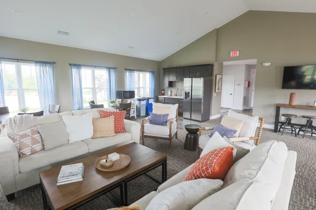 $729,900 | N28W25158 Pkwy Rdg Circle, Unit B, Pewaukee, WI 53072