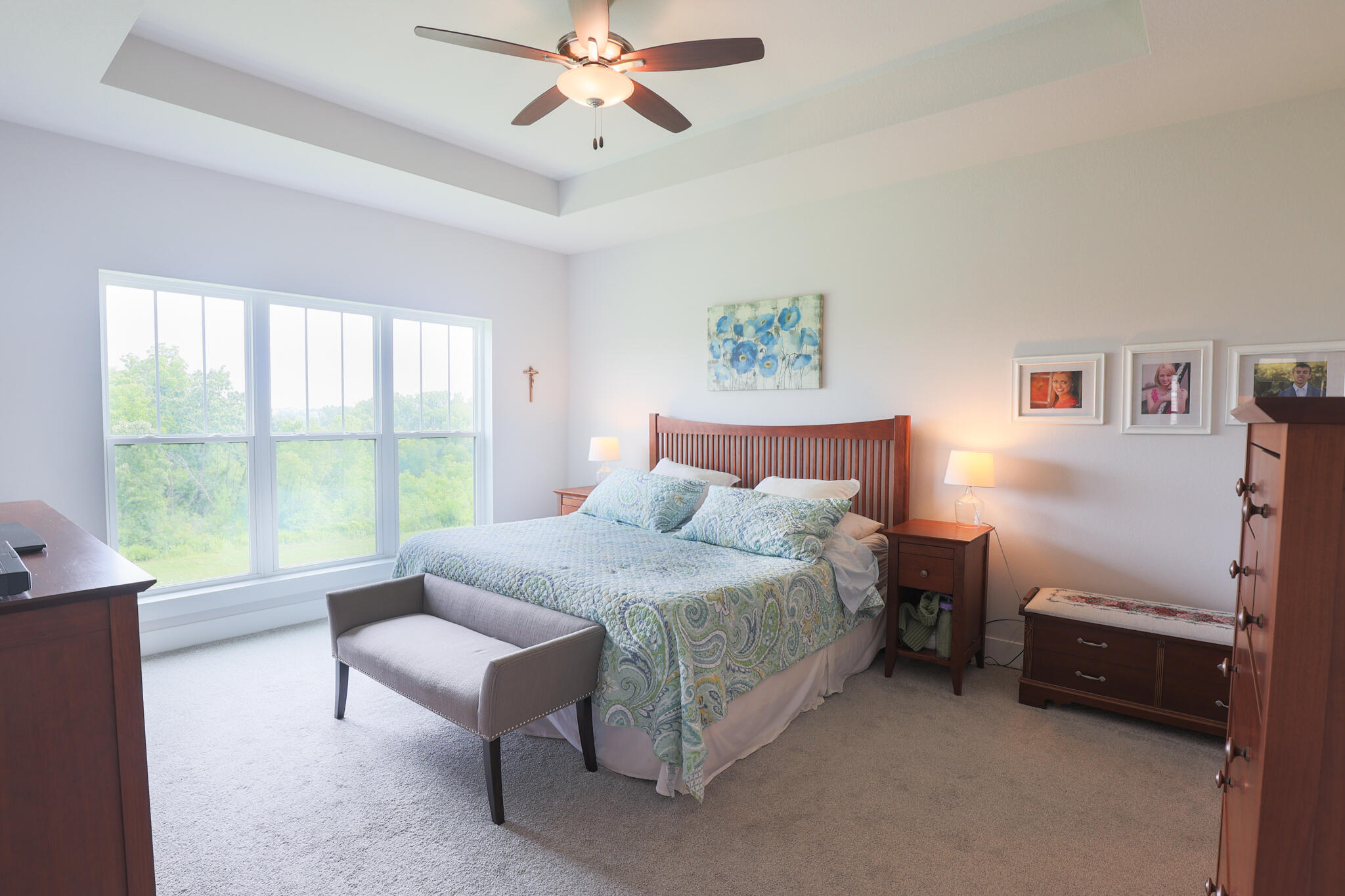 N28W25158 Pkwy Rdg Circle, Unit B Pewaukee, WI 53072 - Photo 7 of 86 Primary Suite with Trayed Ceiling, Ensuite Bathroom, and large Walk in Closet