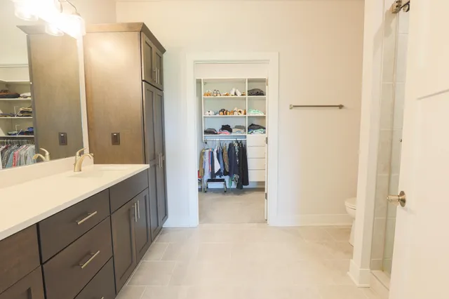 $729,900 | N28W25158 Pkwy Rdg Circle, Unit B, Pewaukee, WI 53072