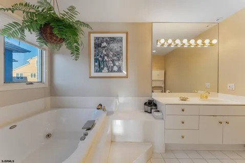 $1,175,000 | 9 Seaside Court, Margate City, NJ 08402