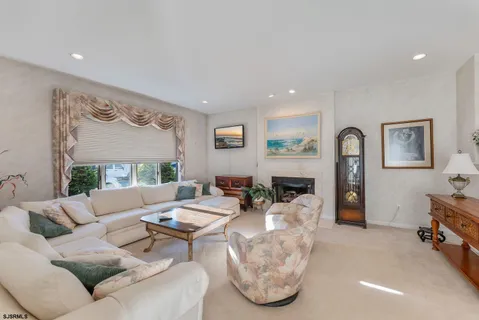 $1,175,000 | 9 Seaside Court, Margate City, NJ 08402