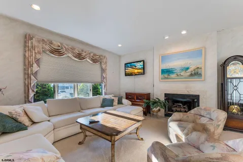 $1,175,000 | 9 Seaside Court, Margate City, NJ 08402