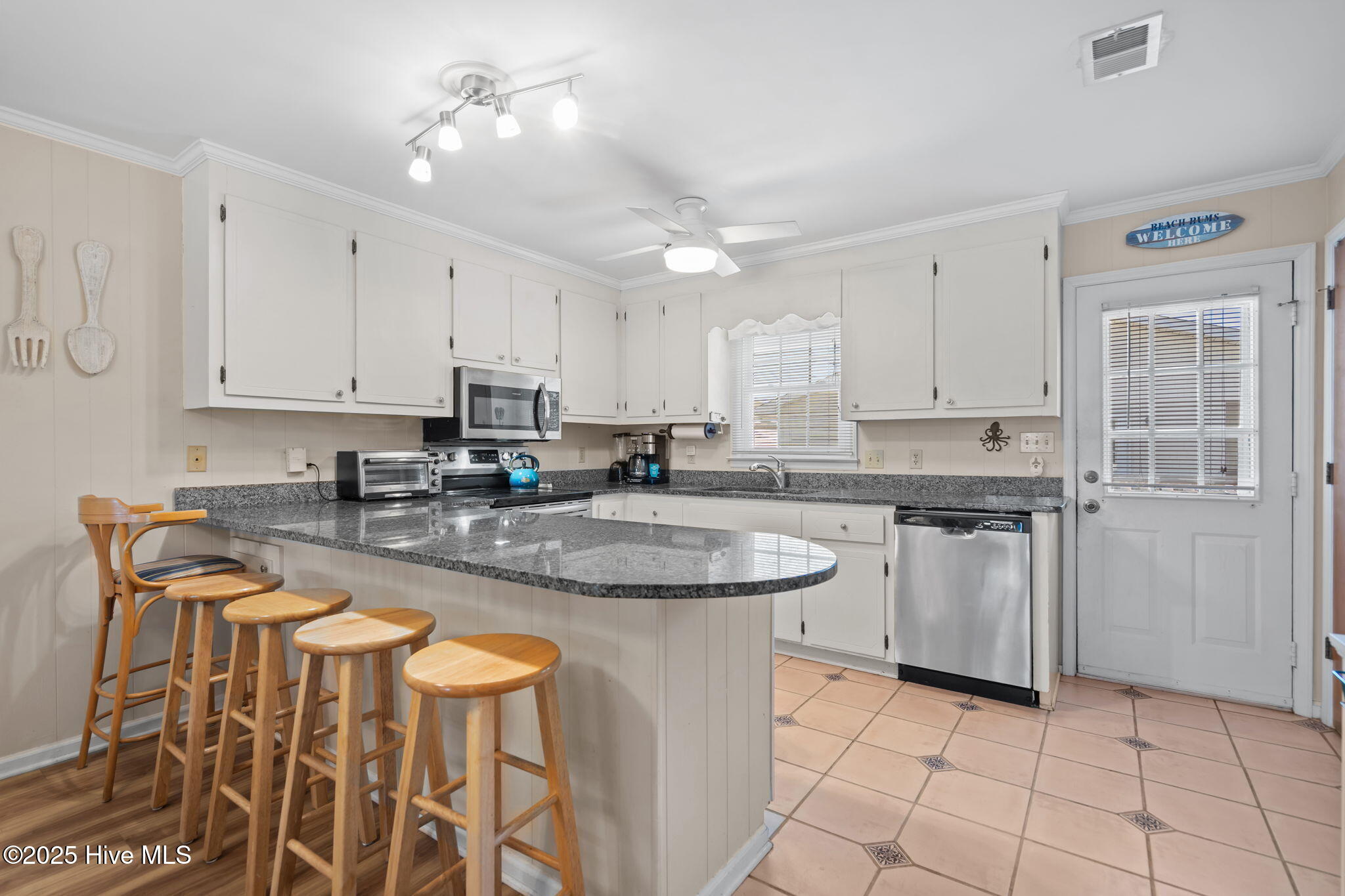 411 34th Street Sunset Beach, NC 28468 - Photo 14 of 60 33-web-or-mls-DSC02258