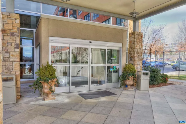 a view of entryway front of a building