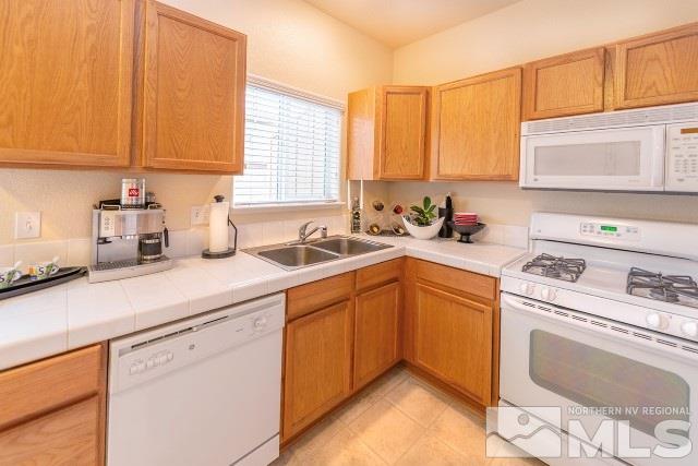 315 Dawson Jacob Lane Reno, NV 89503 - Photo 5 of 16 a kitchen with a sink stove and cabinets