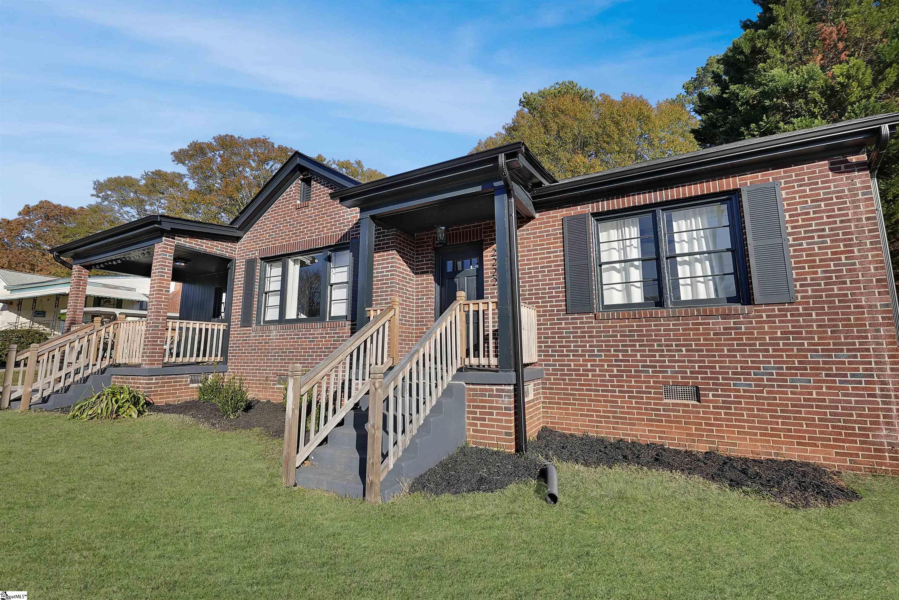 2222 Ridgewood Avenue Anderson, SC 29625 - Photo 2 of 26 Gallery Image 2