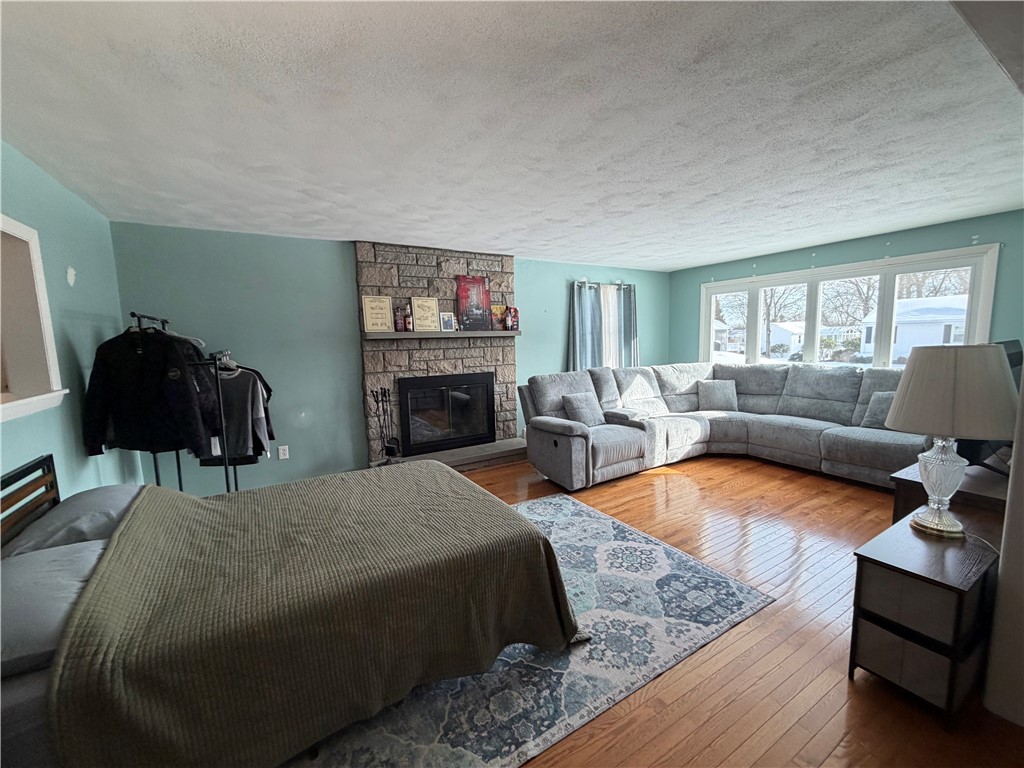 33 Whipple Avenue Westerly, RI 02891 - Photo 14 of 45 living room