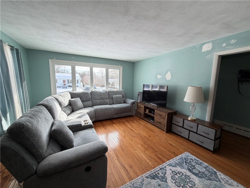 33 Whipple Avenue Westerly, RI 02891 - Photo 15 of 43 living room