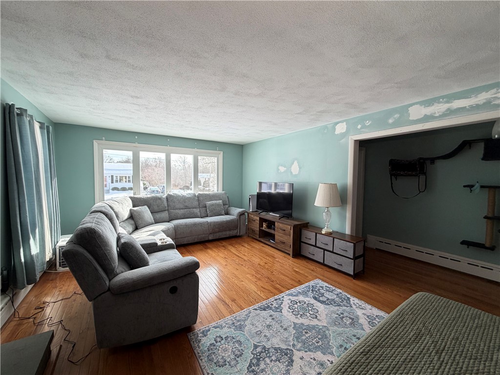 33 Whipple Avenue Westerly, RI 02891 - Photo 15 of 45 living room