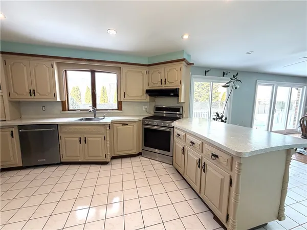 $649,000 | 33 Whipple Avenue, Westerly, RI 02891