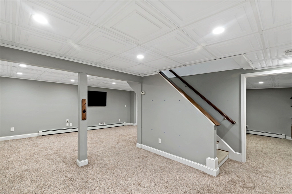 19 Oakbluff Road Bourne, MA 02562 - Photo 42 of 42 a view of a hallway