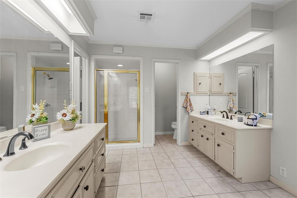 3601 Willow Bend Circle Waco, TX 76708 - Photo 19 of 37 a bathroom with a double vanity sink mirror and