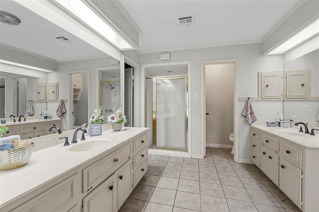 3601 Willow Bend Circle Waco, TX 76708 - Photo 20 of 37 a bathroom with a double vanity sink mirror and