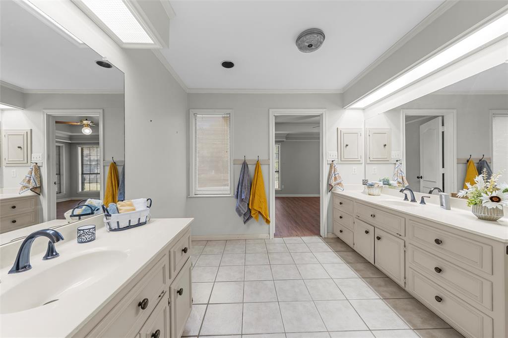 3601 Willow Bend Circle Waco, TX 76708 - Photo 21 of 37 a spacious bathroom with a double vanity sink and a mirror